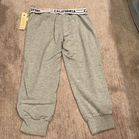 California Love gray cropped sweatpants, Sz M - Picture 3 of 3